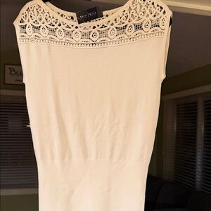 New White House Black Market White Crochet-Yoke Sleeveless Camisole size small